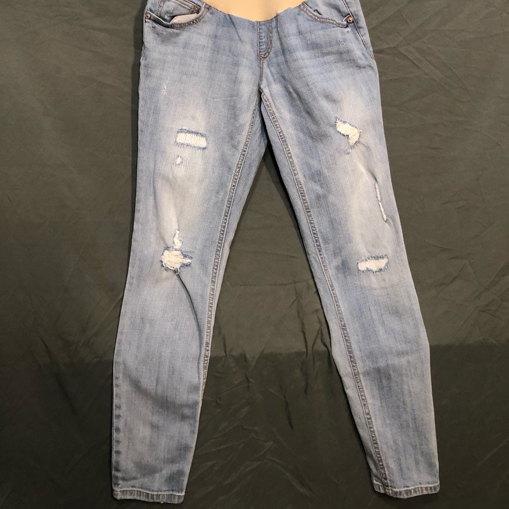 Distressed maternity jeans